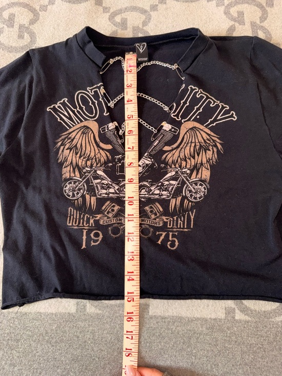 Windsor Graphic Crop Top with Motorcycle Print and chain details - Picture 6 of 6